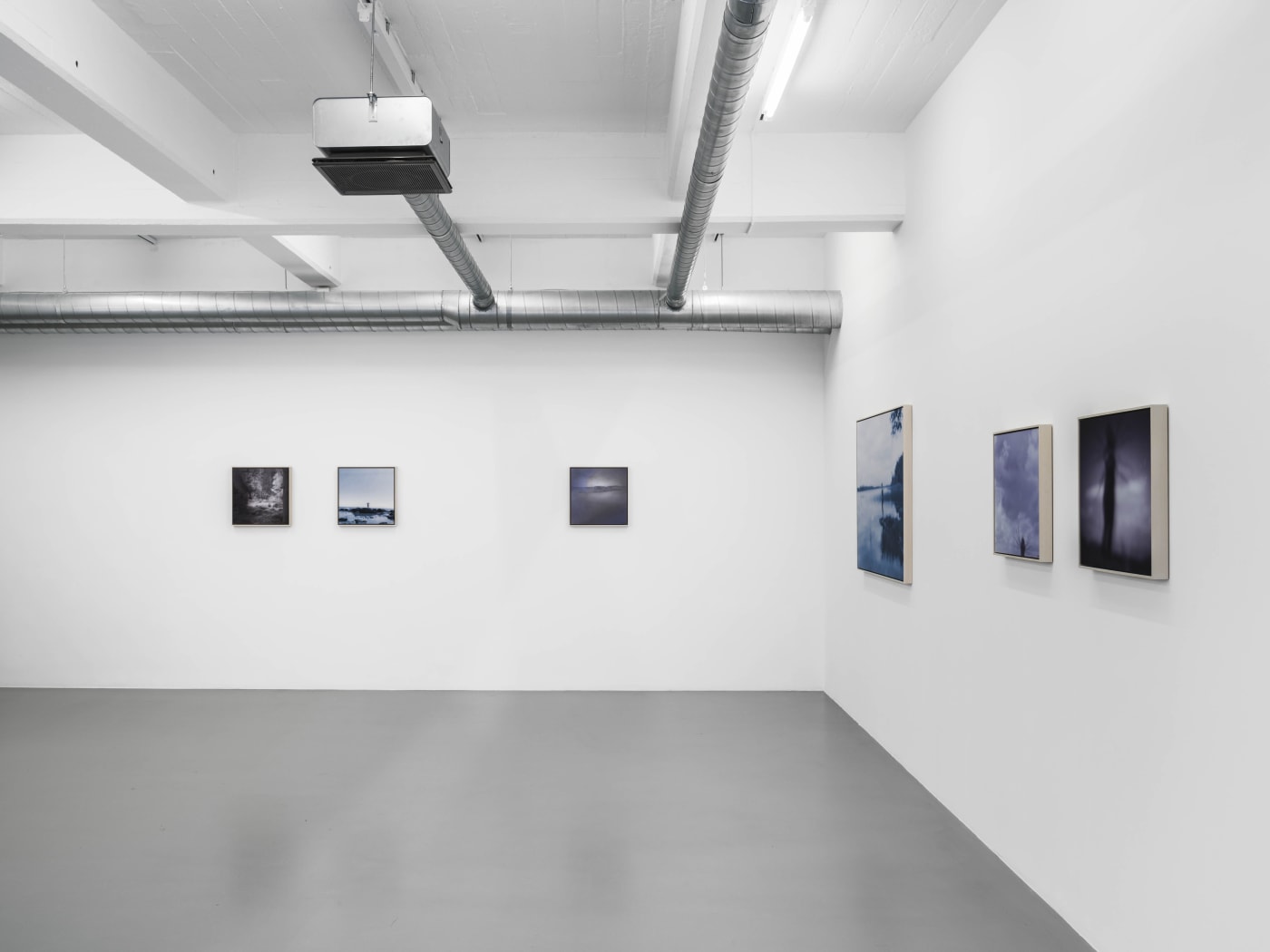 Installation view, Joanne Grüne-Yanoff, Gravity, 2023, Galleri Duerr. Photo: Jean-Baptiste Béranger.