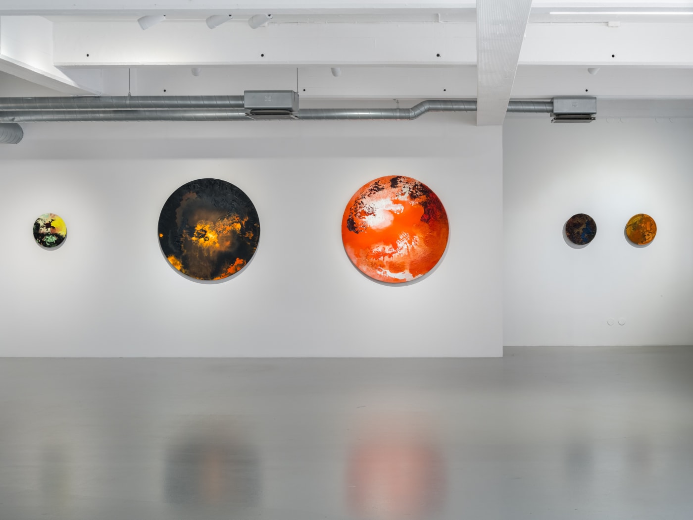 Installation view, Madeleine Hatz, Sea Change, 2024, Galleri Duerr. Photo: Jean-Baptiste Béranger.