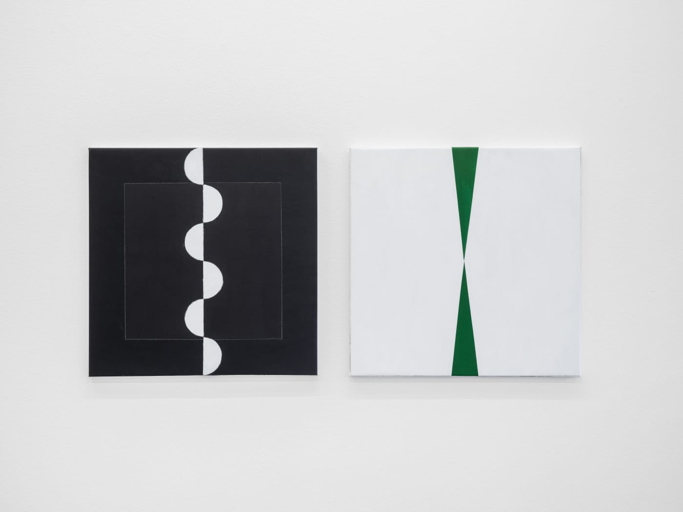 Installation view, Helén Svensson, Kvinnorna, 2025, Galleri Duerr. Photo: Jean-Baptiste Béranger.
