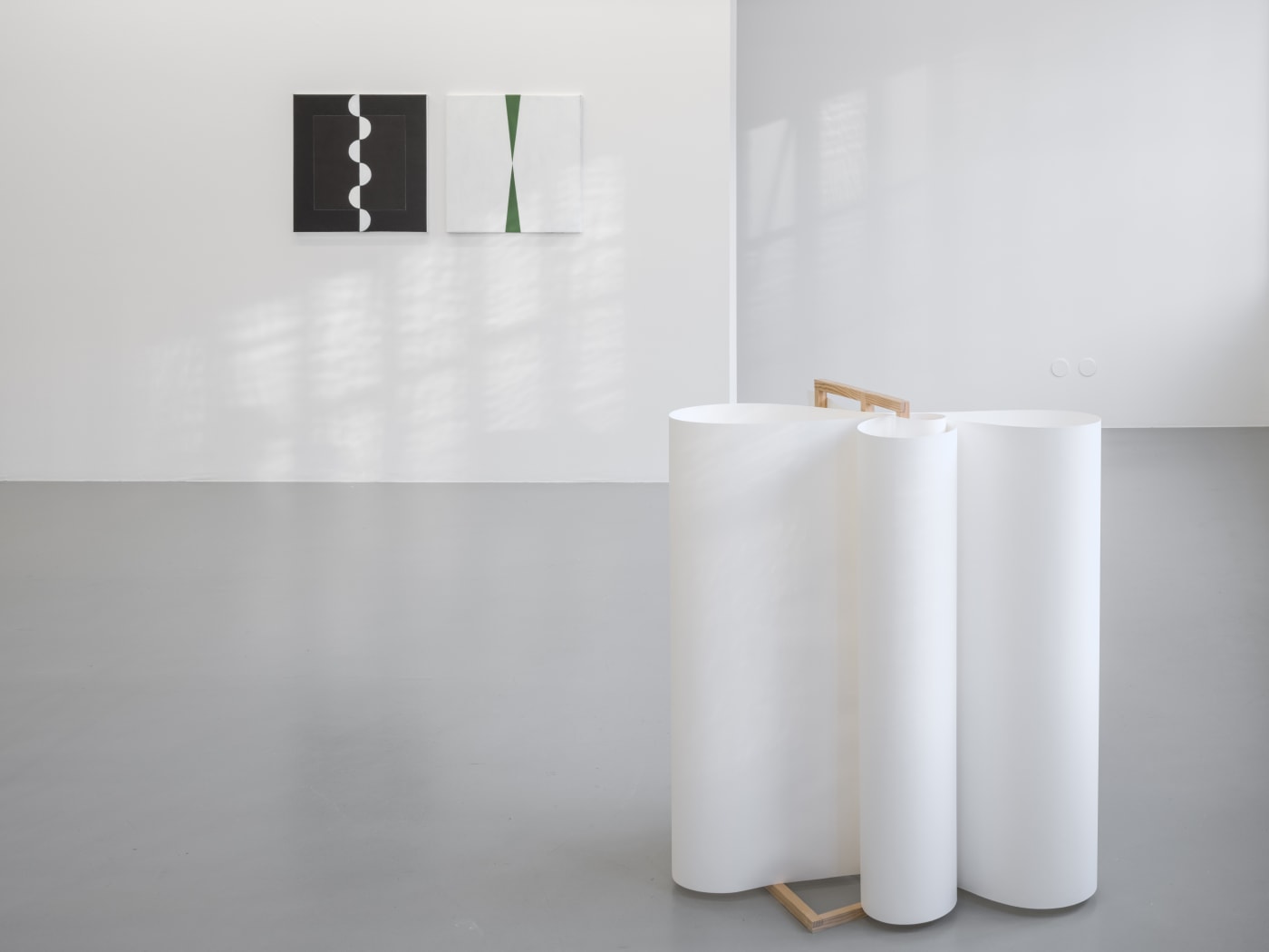 Installation view, Helén Svensson, Kvinnorna, 2025, Galleri Duerr. Photo: Jean-Baptiste Béranger.