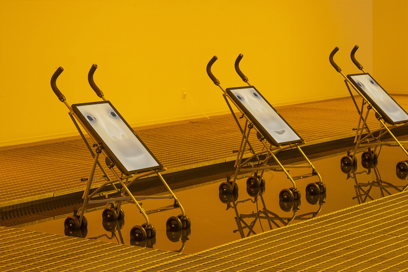 Stine Deja, Dawn Chorus, 2021. Installation view from "Dawn Chorus" at Vestjyllands Kunstpavillon, Videbæk.