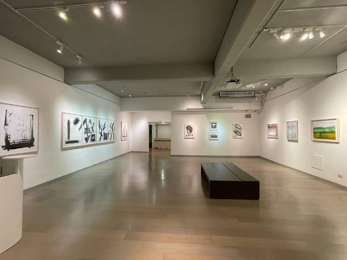 黎志文紙上作品 1976-2021
