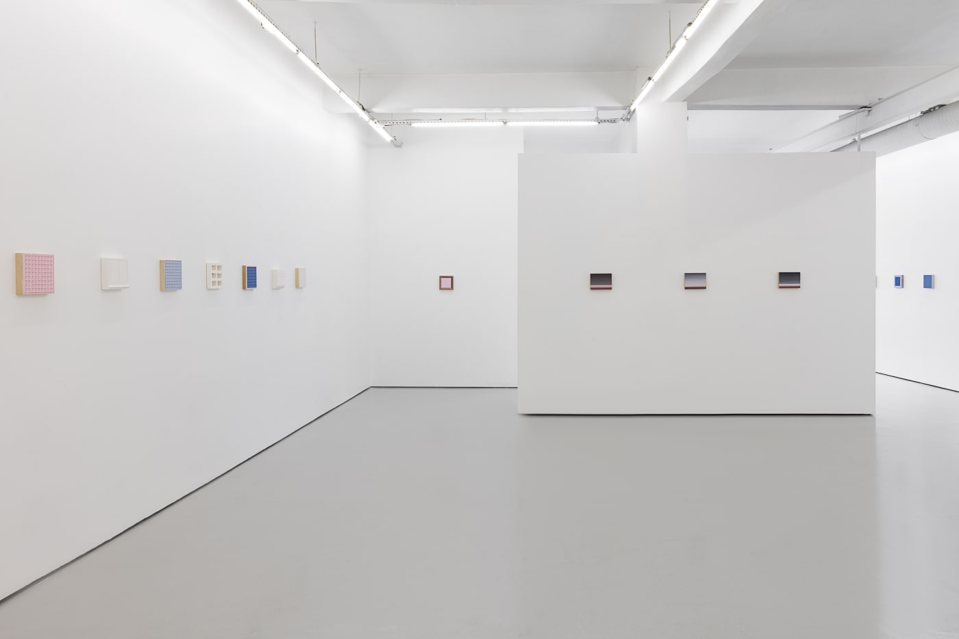 WHITE ROOM
