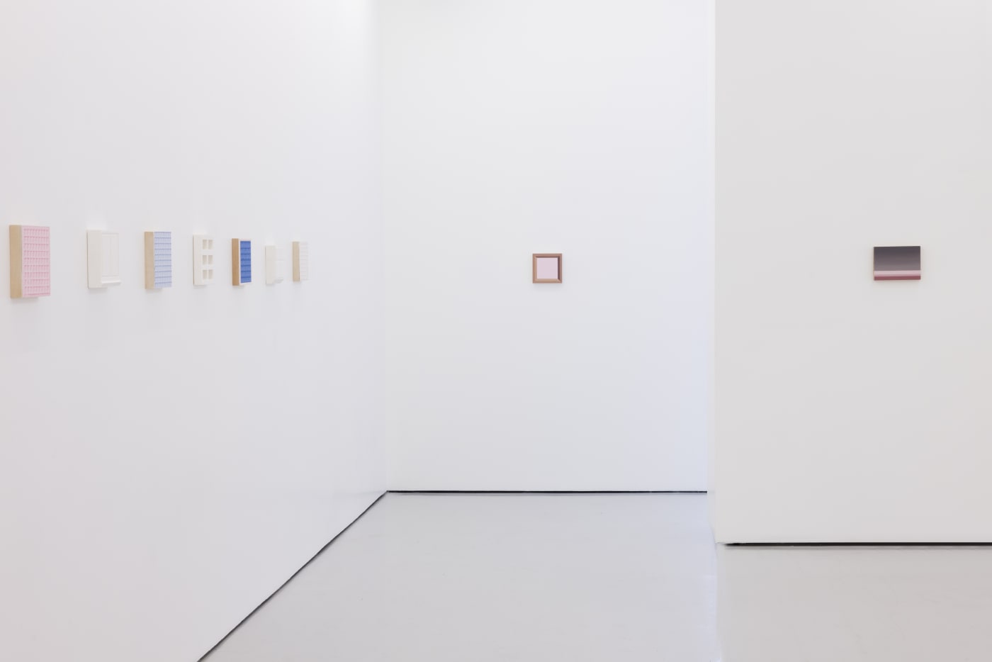 WHITE ROOM