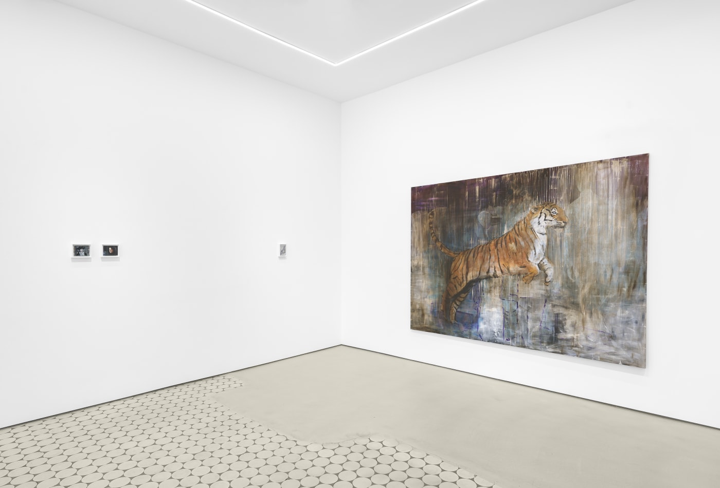 Axel Geis – Grace, beauty, and seduction (with many modern details)