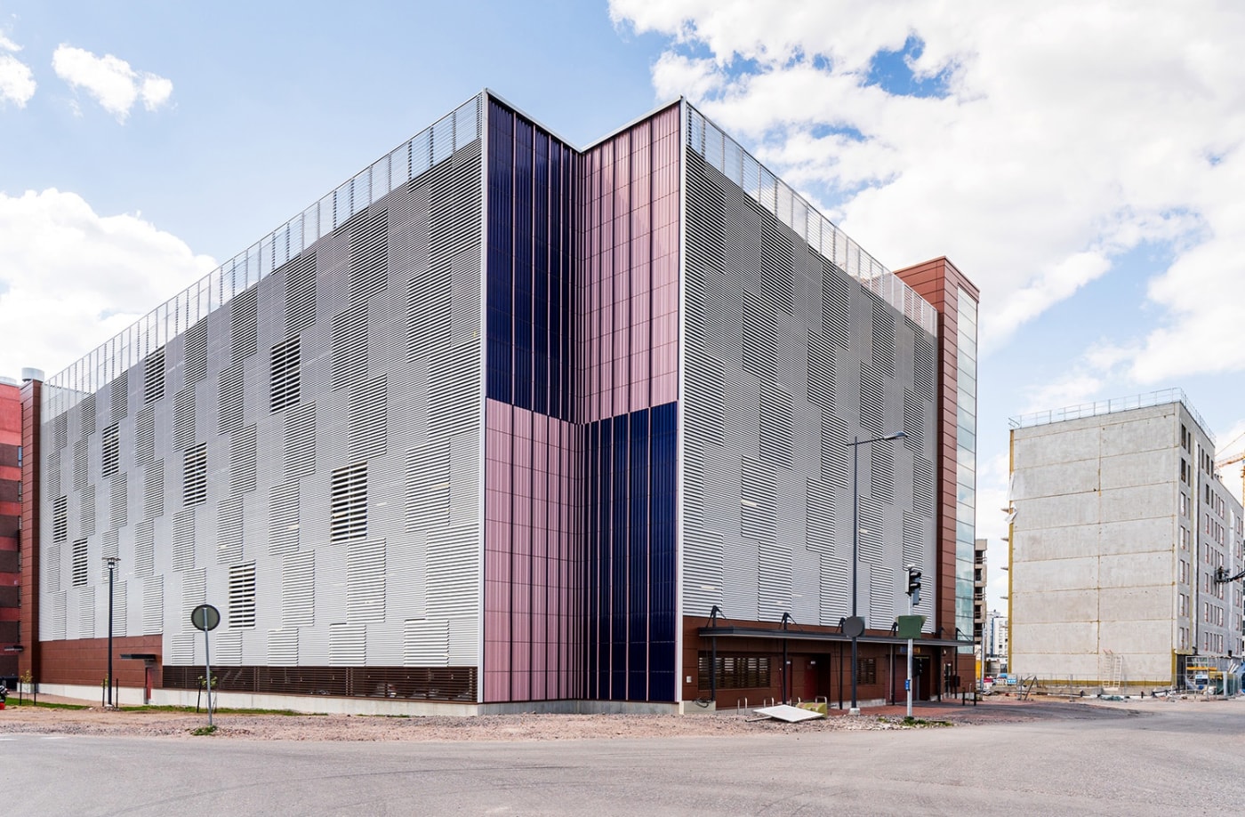 Public artwork Inka Bell Kulmalla, 2019 Ceramic tiles 1000 x 2000 cm Vermonniitty, Espoo, Finland Photo Paavo Lehtonen