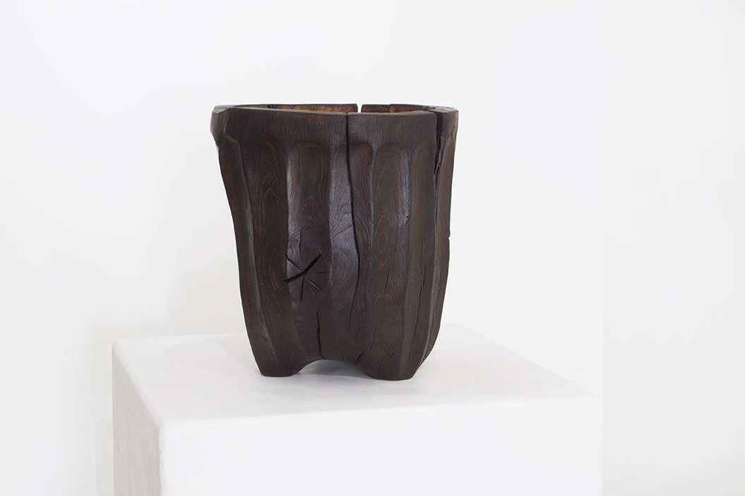 Maxim Hastings, Charred oak bowl with scalloped detail, 2021