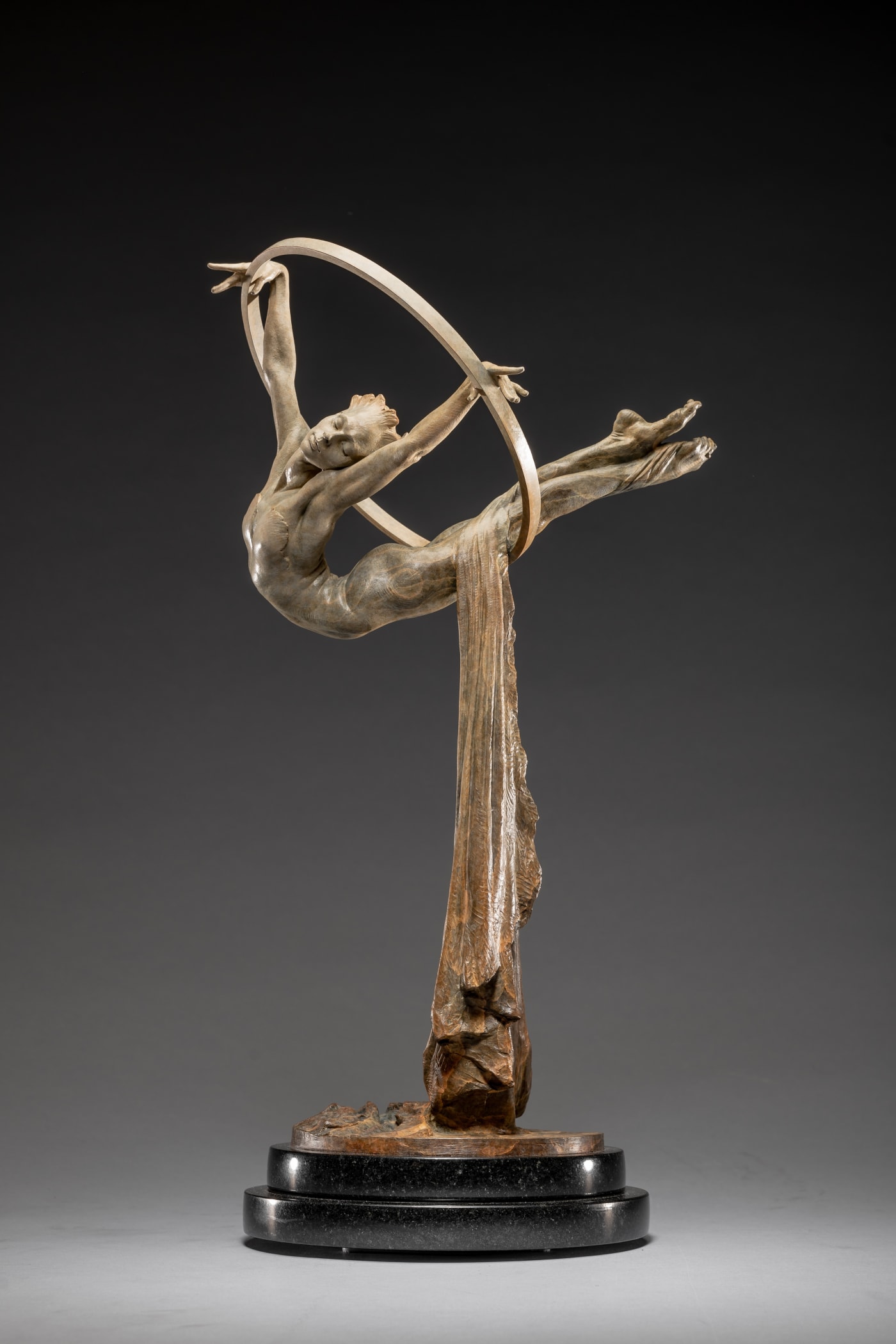 Richard MacDonald, Elena, Atelier