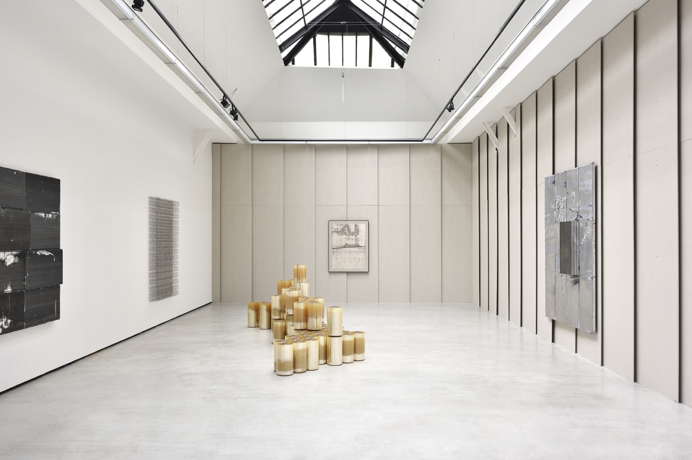 Exhibition view of corps simple corps composé, by Eric Baudart. Galerie Christophe Gaillard, Paris, 2022. © Photo: Rebecca Fanuele.