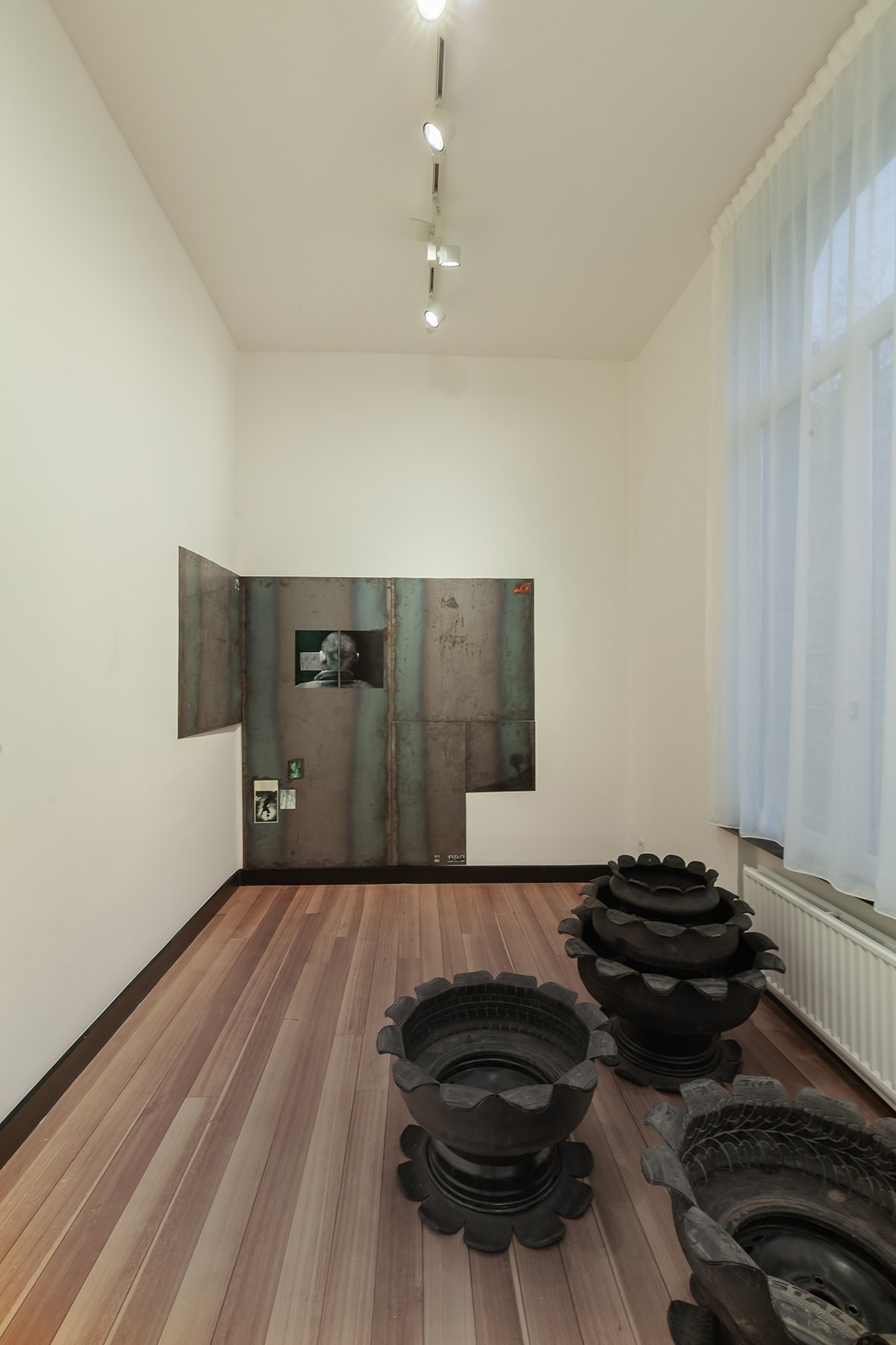 Vue de l'exposition collective, Trucs Machins et Bidules (Nooks & Crannies), organisée avec Olivier Renaud-Clément. © Photo : Zooo.