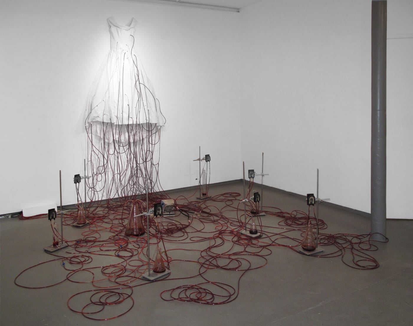 Chiharu Shiota Dialogue with absence 26.11 - 15.01.2011