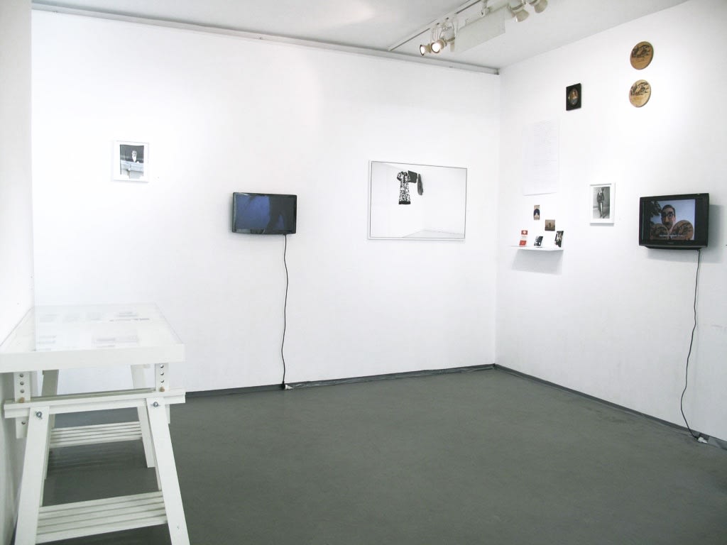 Une chambre à soi w/ Anna & Bernhard Blume, Véronique Boudier, Pauline Curnier-Jardin, Hélène Delprat, Valie Export, Katarzyna Kozyra, Nina Lassila, Seulgi Lee, Ana Mendietta 28.04 - 04.06.2011
