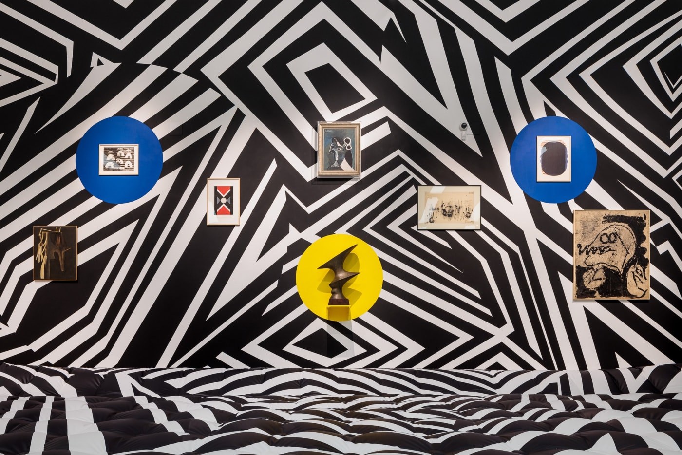 Installation view No Feeling Is Final/ The Skopje Solidarity Collection. Brook Andrew, mulunma wiling mango gushiest (inside the lip of a stolen song), 2023, Kunsthalle Wien, 2023. Photo : www.kunst-dokumentation.com