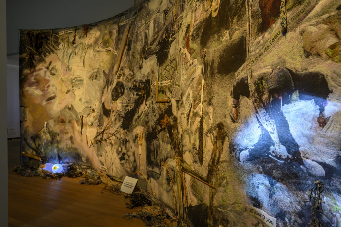 Credits: Laure Prouvost: Deep See Blue Surrounding You / Vois Ce Bleu Profond Te Fondre, Bonnefanten 2021. Photo: Peter Cox