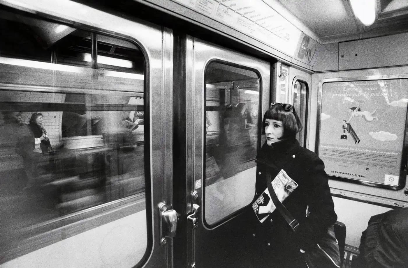 Stephan Gabriel Frau in der Pariser Metro