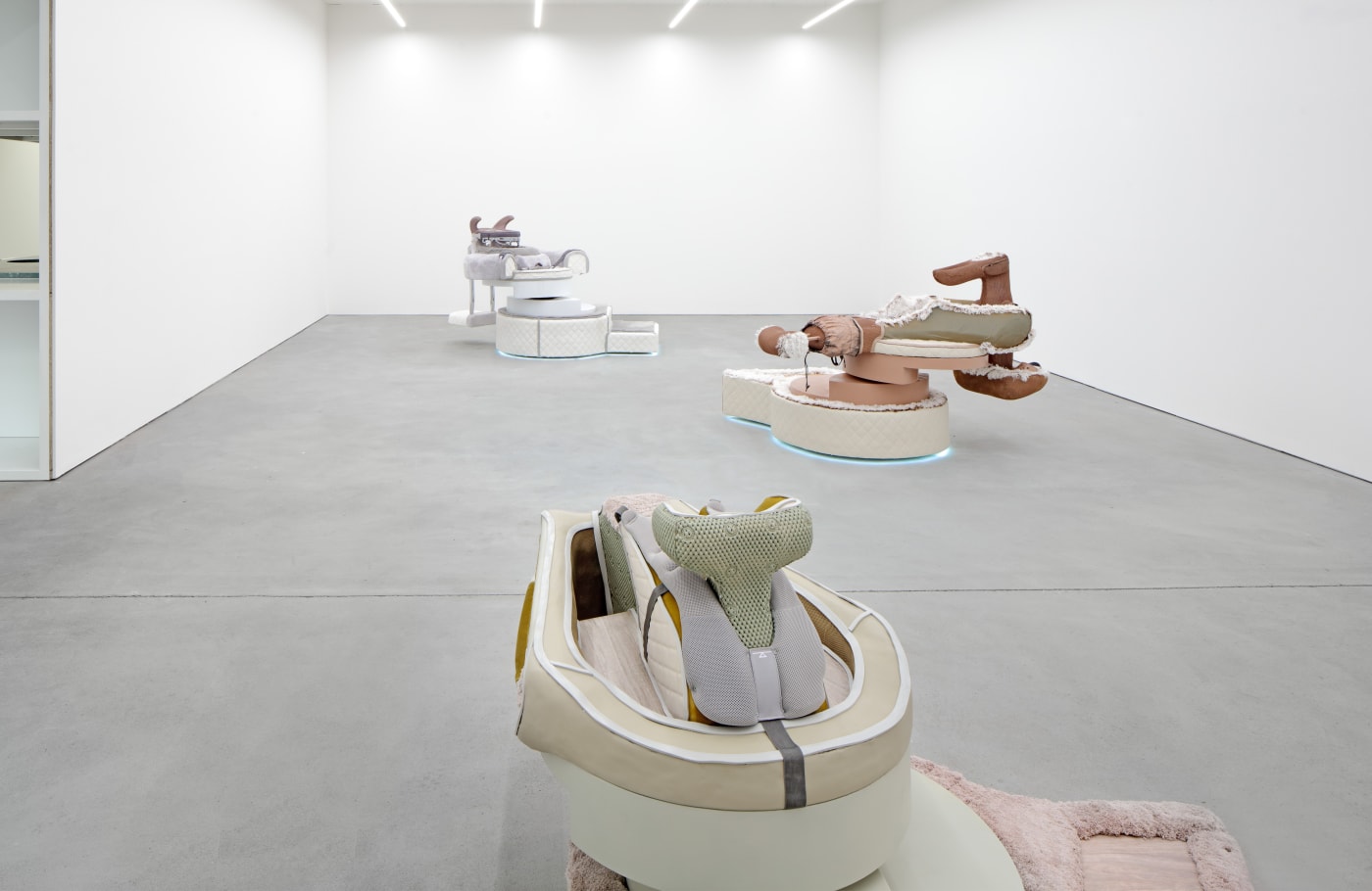 ANNA UDDENBERG exhibition view, Sante Par Aqua, Kraupa-Tuskany Zeidler, 2017