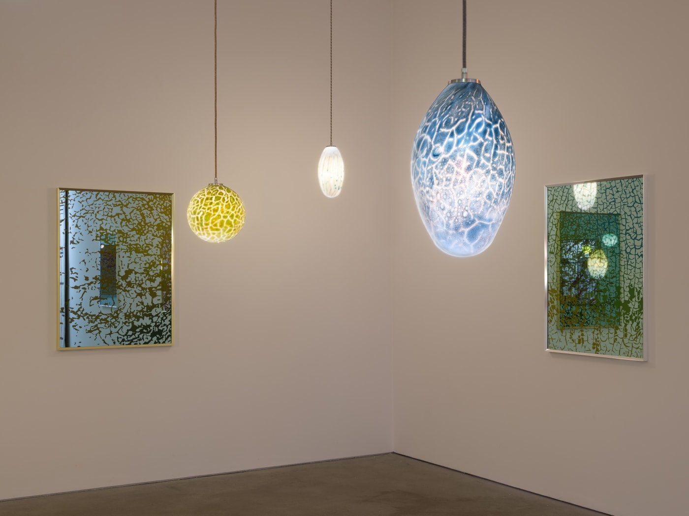 Hang Don't Cut, exhibition view, Kraupa-Tuskany Zeidler, Berlin, 2023