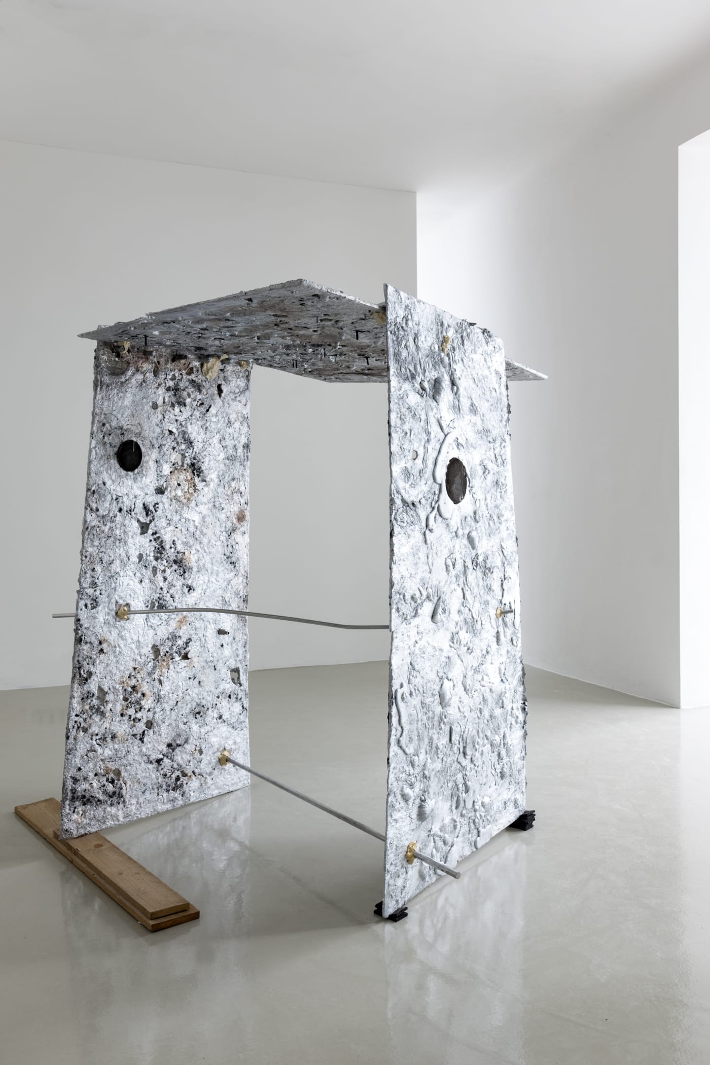Höllentor KR, 2016 Alluminium, Sand, Pearls, Silikon, Catalytic converter