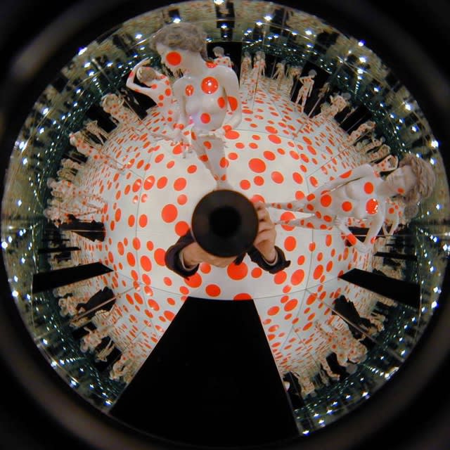 Luc Courchesne, 01/01/20-8 (Pittsburg), still photograph from the Panoscopic Journal, 2000-2002, archival digital print and rotational device mounted under glass, 25 cm diam. edition of 6