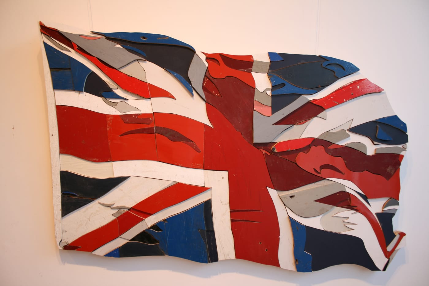 Diederick Kraaijeveld "Waving FLags I" Sculpture/assemblage of origin ally coloured salvage wood 130 cm wide