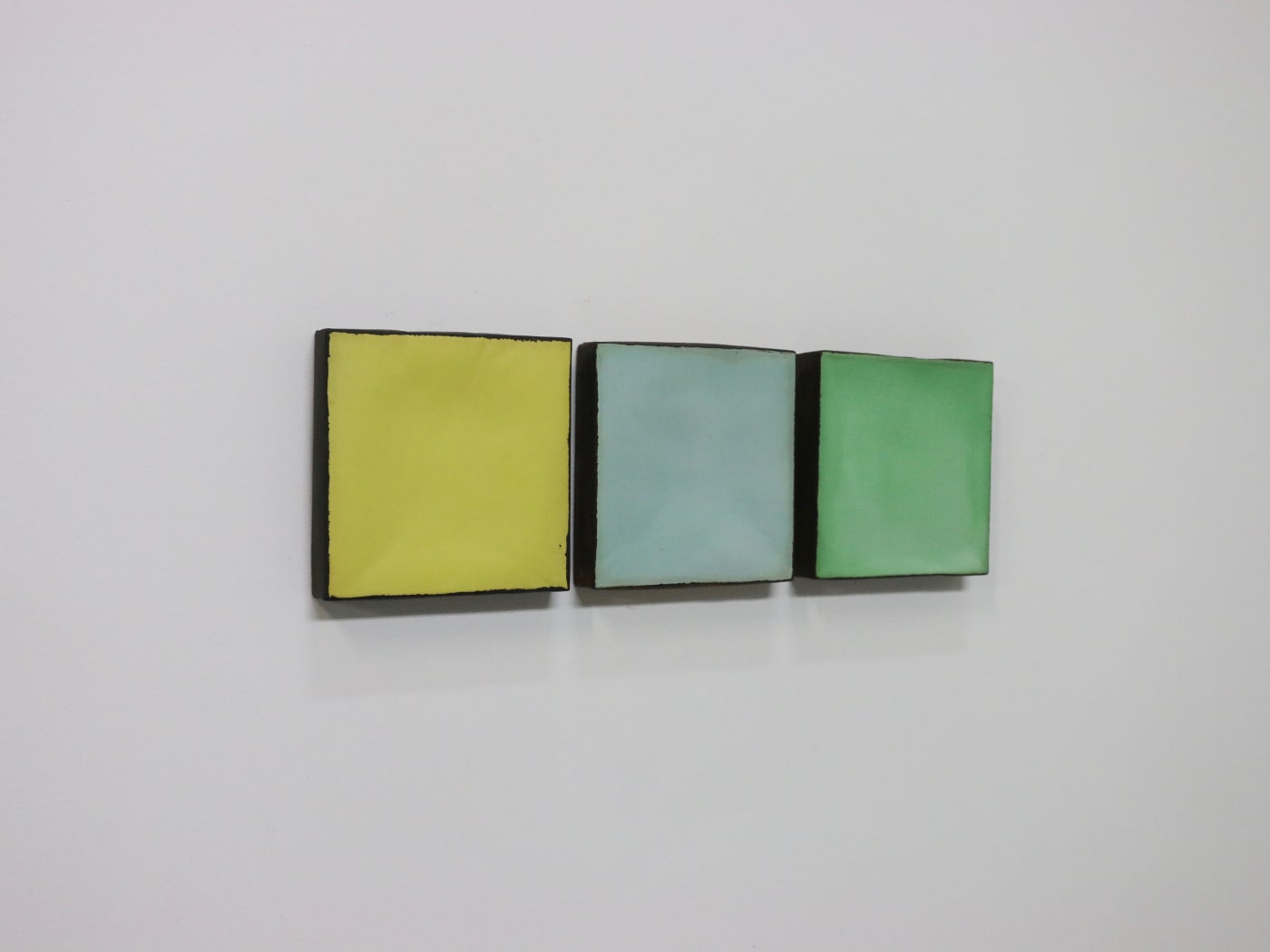 JOHAN DE WIT - UNTITLED - 2019 - PAPER, RESINS, ACRYLIC - 13 X 40 X 2,5 CM