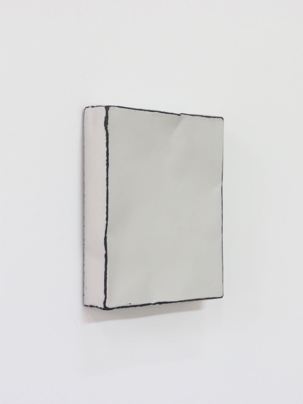 JOHAN DE WIT - UNTITLED - 2019 - PAPER, RESINS, ACRYLIC - 18,5 X 16 X 3,5 CM
