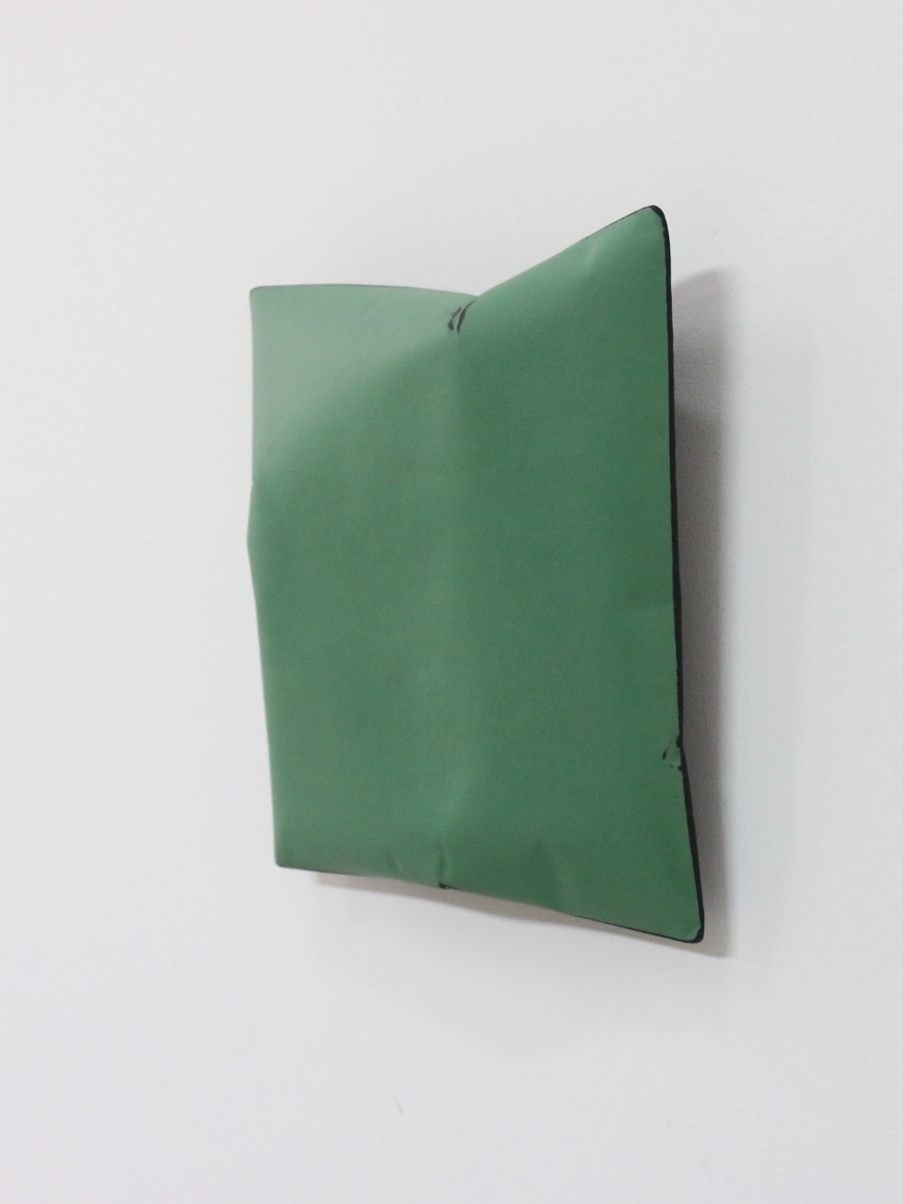 JOHAN DE WIT - UNTITLED - 2019 - PAPER, RESINS, ACRYLIC - 24 X 20,5 X 6 CM