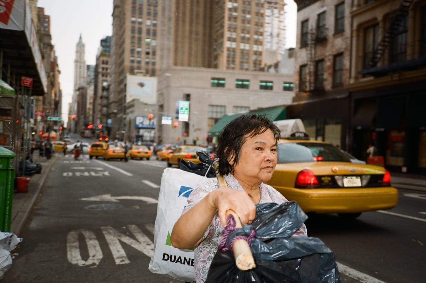 YIGAL OZERI - UNTITLED; A NEW YORK STORY - 2019 - OIL ON PAPER MOUNTED ON WOOD - 30 X 45 CM