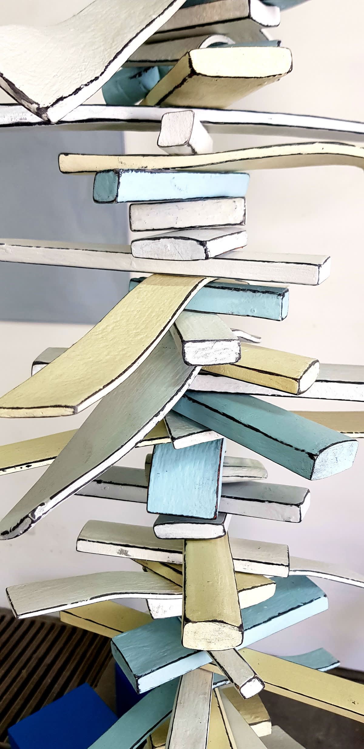 JOHAN DE WIT - UNTITLED (DETAIL) - 2018 - PAPER, CARDBOARD, RESINS, ACRYLIC AND STEELCABLE - 250 X 45 X 45