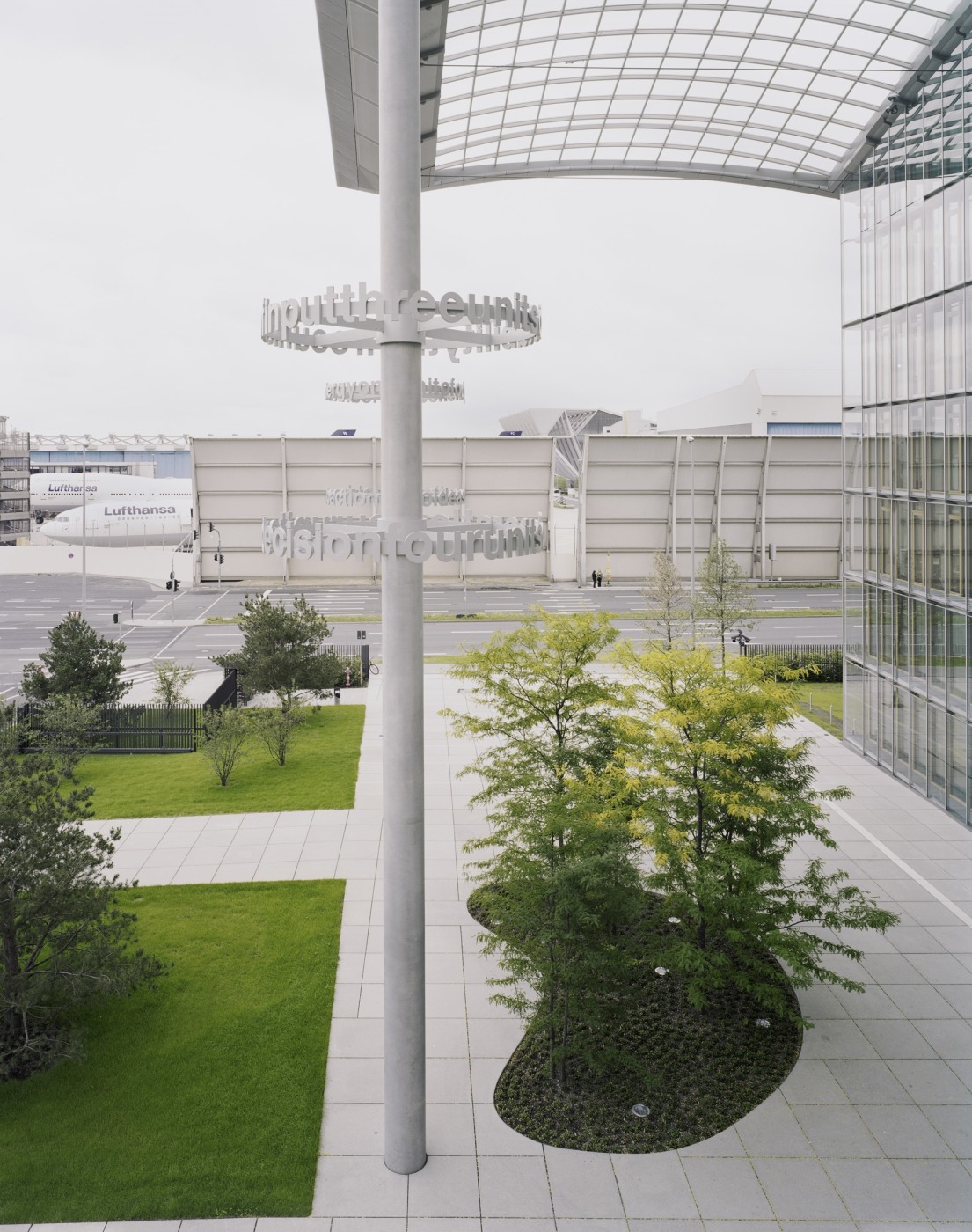 Lg Lufthansaaviationcenter Frankfurt 00102 2006