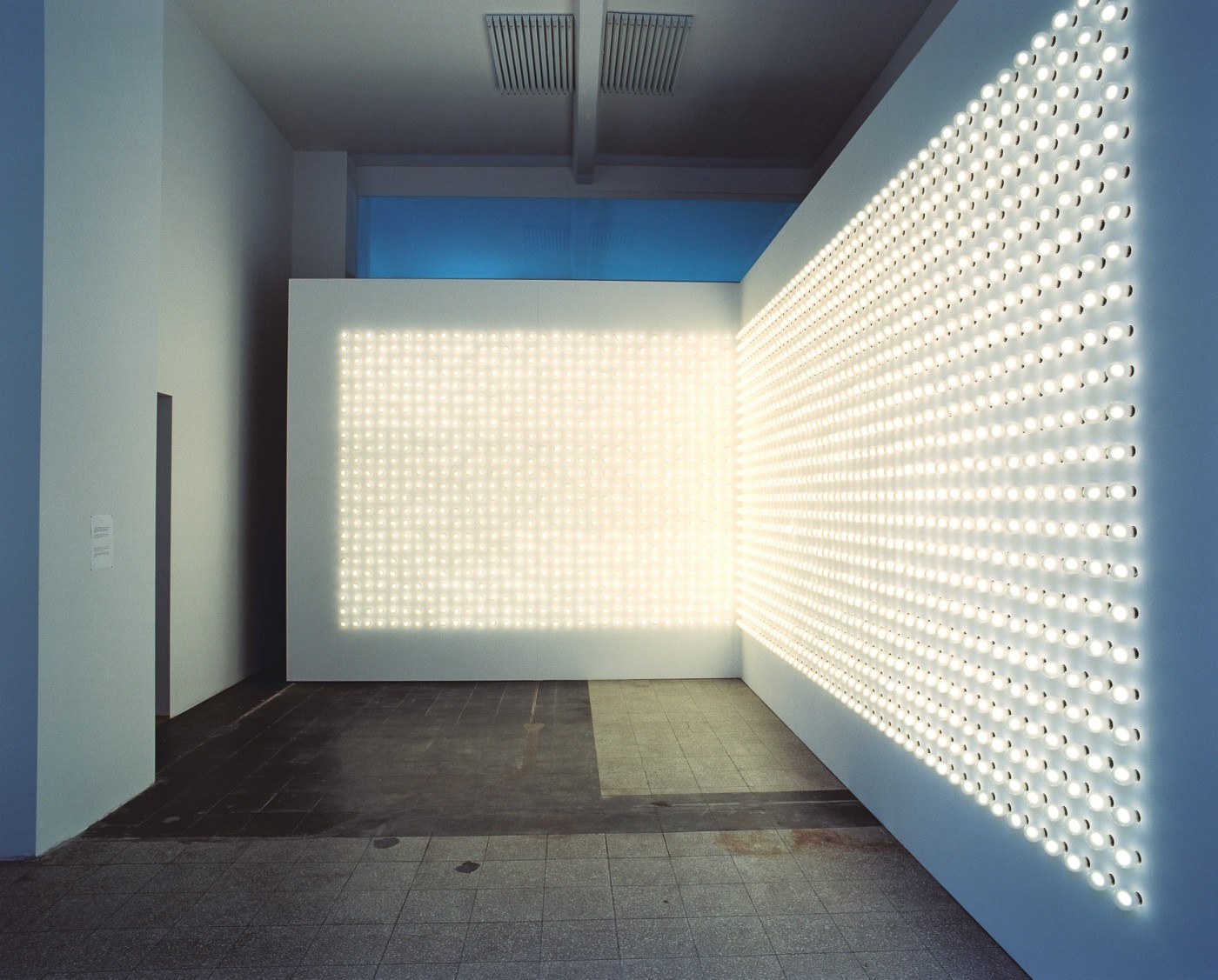 2001 Lichtwand Howard Sheronas 3