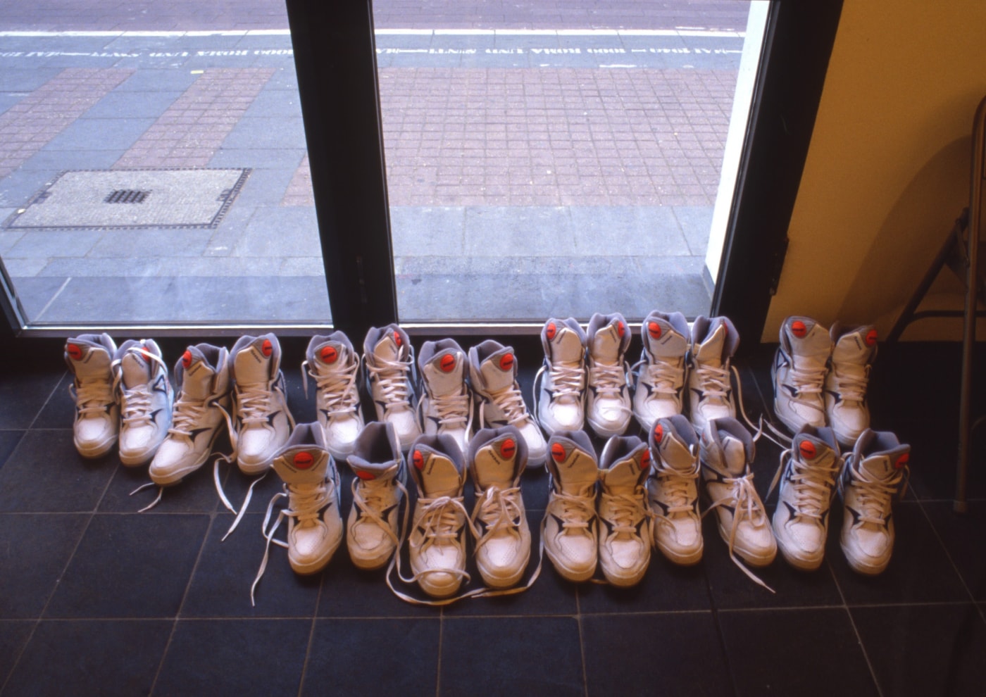 9 Pp How We Gonna Behave 1990