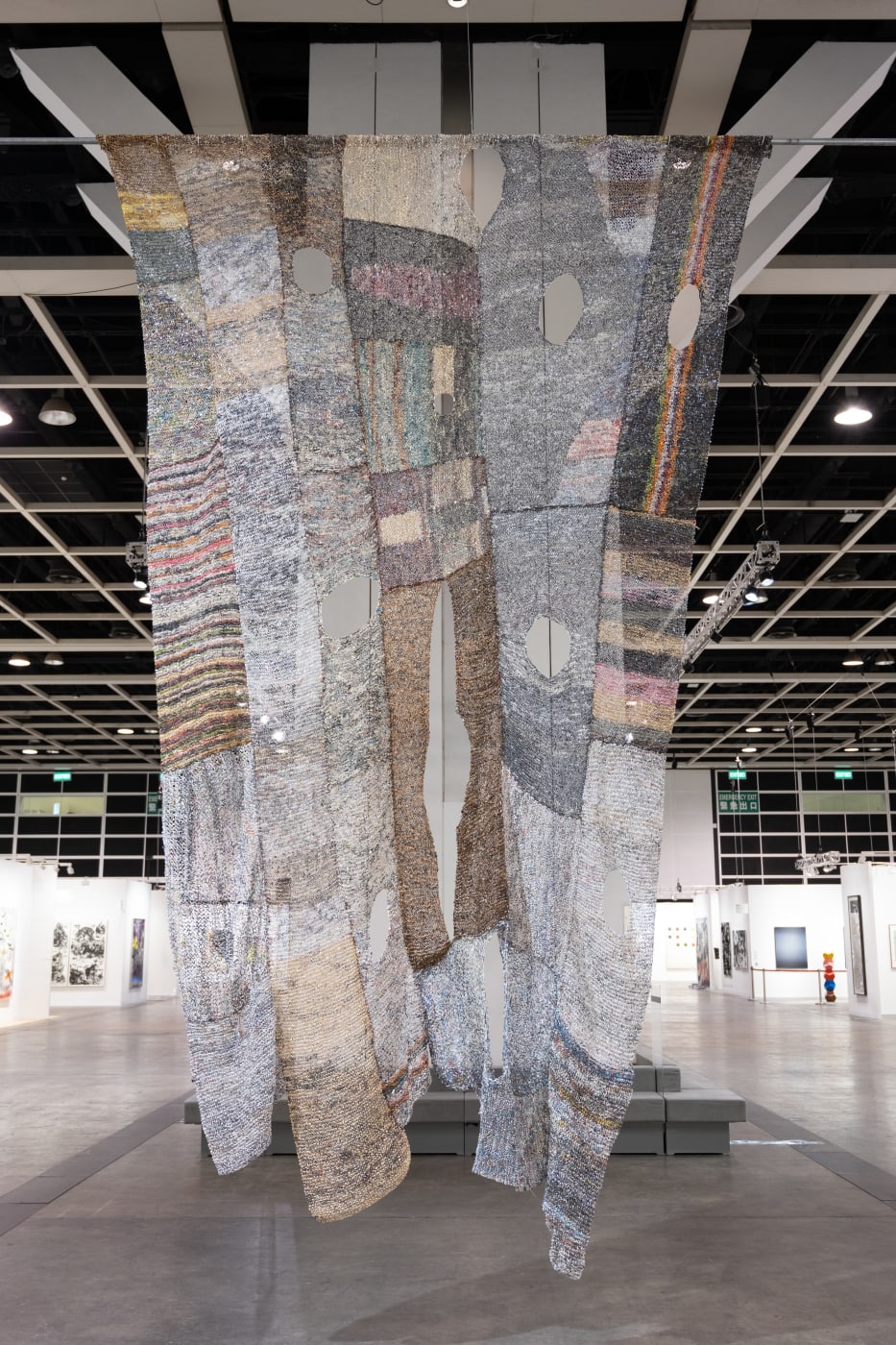 Dreconstructing (2004-2008) Movana Chen began her practice by forming dresses from her collection of fashion magazines dating back to 1997....