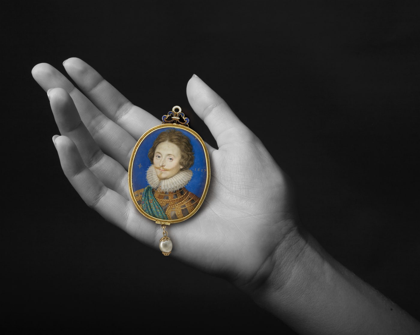 An exquisite portrait miniature of a gentleman by famous portrait miniaturist, Nicholas Hilliard. For other sold works by Hilliard, go to our artist pages.