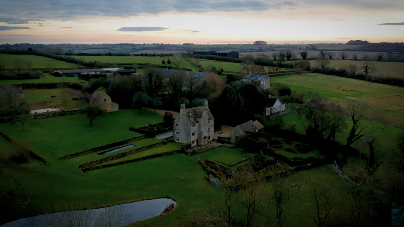 Philip Mould's 16th century house in Oxfordshire and the surrounding area