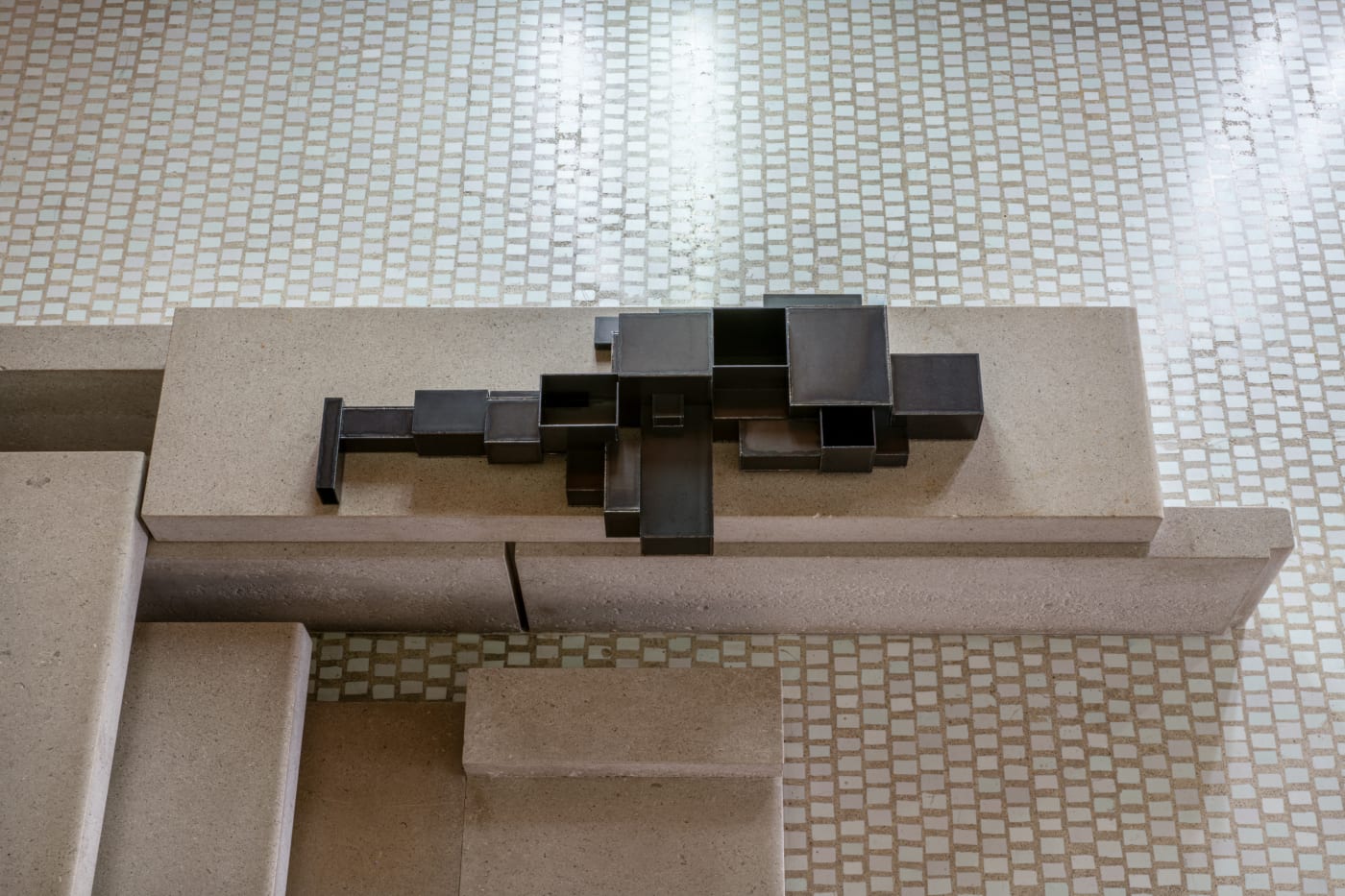Antony Gormley Lucio Fontana / Antony Gormley Curated by Luca Massimo Barbero 20 April—27 November 2022 Negozio Olivetti Piazza San...