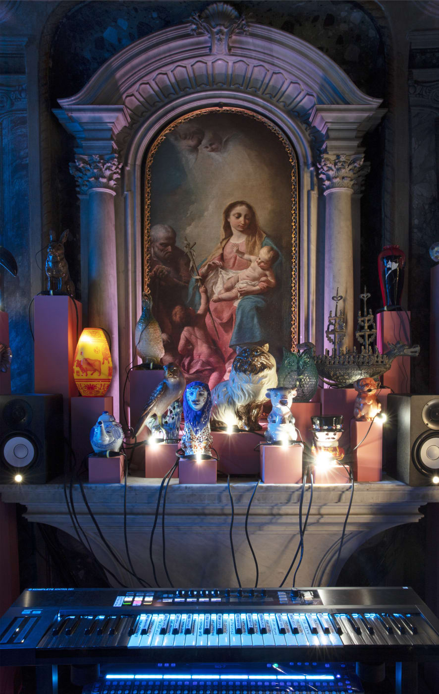 Oliver Beer Uncombed, Unforeseen, Unconstrained Curated by Ziba Ardalan 23 April—27 November 2022 Conservatorio di Musica Benedetto Marcello Sestiere di...
