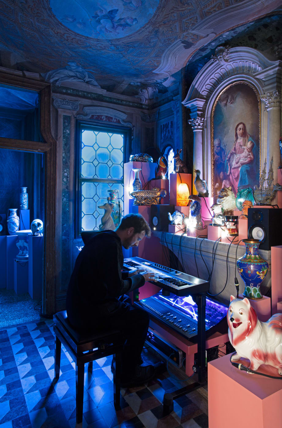 Oliver Beer Uncombed, Unforeseen, Unconstrained Curated by Ziba Ardalan 23 April—27 November 2022 Conservatorio di Musica Benedetto Marcello Sestiere di...