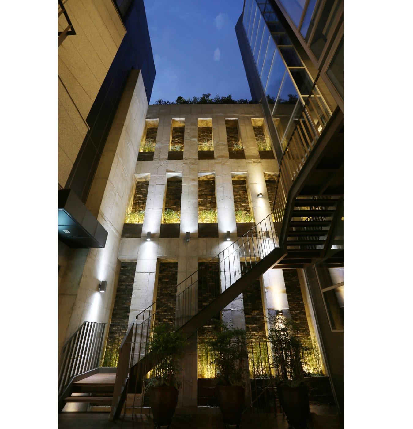 The gallery will occupy the first floor of the outstanding architectural landmark the Fort Hill building, awarded the Korean National...