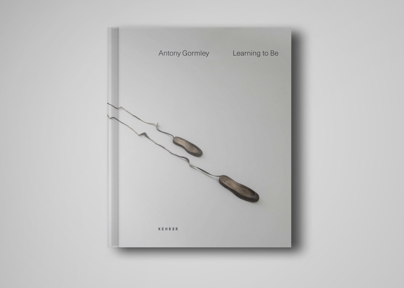 The exhibition catalogue provides an overview of Antony Gormley’s oeuvre, ranging from his experimental origins to his most recent creations....