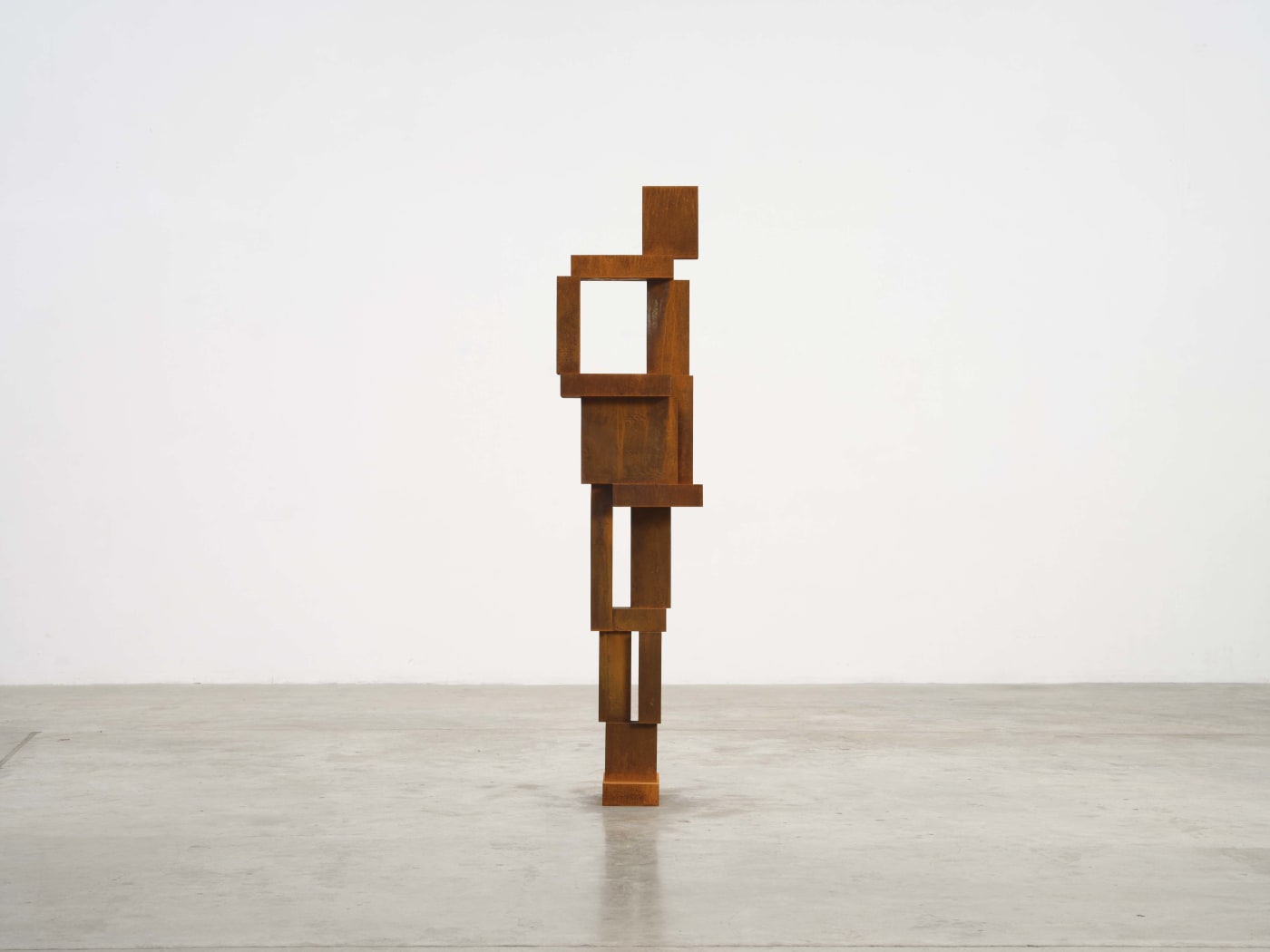 Antony Gormley HOLE, 2021 Cast iron: 425 kg 210.6 x 49.5 x 33.5 cm