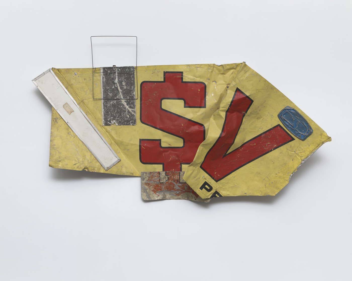Robert Rauschenberg Glut Data, 1986 Riveted metal 108 x 231.1 x 45.7 cm (42.52 x 90.98 x 17.99 in)