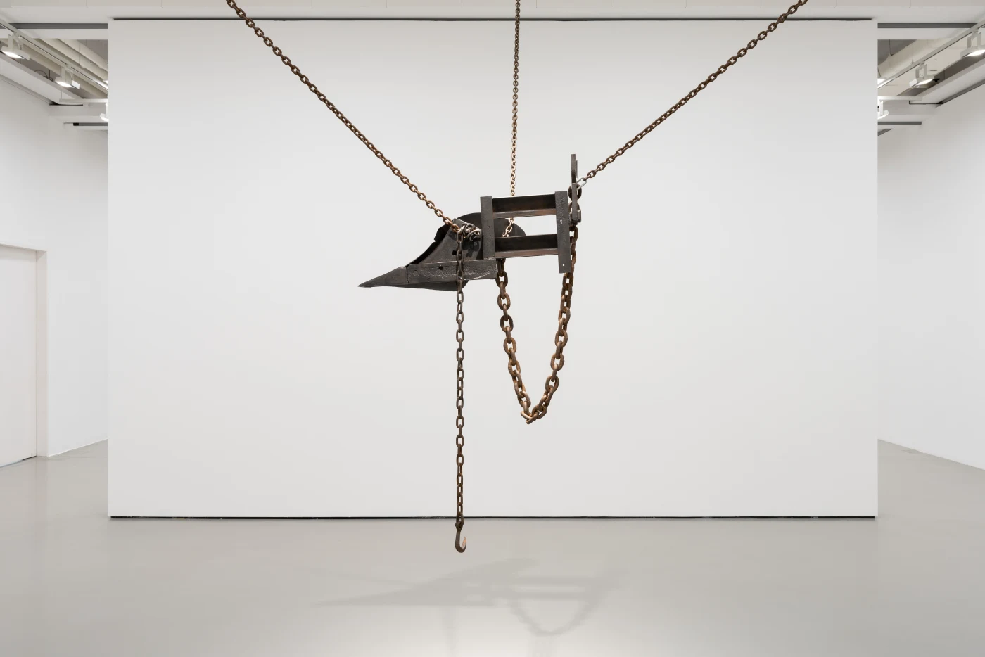 Melvin Edwards’ Sculptures Bow Under the Weight of History