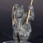Davidee Kavik, Seated Bear / ours assis, ca. 1975