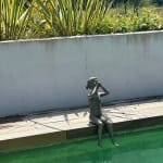 escultura de bronce Je la vois Béatrice Cols Art Thema, estatua femenina contemplativa Béatrice Cols bronce, escultura de jardín en bronce Je la vois Béatrice Cols, figura poética en bronce Béatrice Cols, obra exterior en bronce Béatrice Cols Je la vois, arte femenino en bronce Béatrice Cols Galería Art Thema, escultura expresiva en bronce para jardín Béatrice Cols, mujer mirando a lo lejos escultura bronce Béatrice Cols, escultura moderna en bronce Je la vois Béatrice Cols, figura en bronce jardín Béatrice Cols Art Thema, escultura poética al aire libre Béatrice Cols Je la vois, bronce decorativo para jardín Béatrice Cols, obra de bronce femenina y serena Béatrice Cols, escultura meditativa en bronce Béatrice Cols Je la vois, estatua femenina poética bronce Béatrice Cols, arte en bronce para espacios exteriores Béatrice Cols, escultura jardín en bronce Béatrice Cols Je la vois, bronce artístico contemporáneo Béatrice Cols, escultura con significado Béatrice Cols bronce Je la vois, estatua exterior en bronce Béatrice Cols