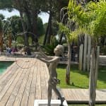 scultura in bronzo La Giocoliera Béatrice Cols Art Thema, statua in bronzo di una giocoliera Béatrice Cols, arte poetico in bronzo Béatrice Cols, decorazione da giardino La Giocoliera in bronzo, scultura femminile contemporanea in bronzo Béatrice Cols, figura in bronzo per giardino Béatrice Cols La Giocoliera, scultura in bronzo da esterno Art Thema, opera d’arte giardino bronzo Béatrice Cols, statua poetica da giardino in bronzo, scultura elegante di donna in bronzo Béatrice Cols, bronzo contemporaneo da giardino Béatrice Cols, scultura con movimento La Giocoliera Béatrice Cols, installazione d’arte in bronzo Béatrice Cols Art Thema, arte in bronzo per esterni Béatrice Cols, La Giocoliera statua Béatrice Cols Galleria Art Thema, figura artistica femminile in bronzo, scultura espressiva da giardino Béatrice Cols, decorazione da esterno in bronzo Béatrice Cols, bronzo per giardini d’autore Béatrice Cols, La Giocoliera in bronzo Béatrice Cols Art Thema