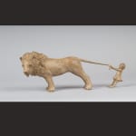 sophie verger sculpture, sculpture bronze sophie verger, art thema sophie verger, lion sophie verger, sculpture lion sophie verger, lion et petite fille sophie verger, sculpture lion et petite fille en bronze, sculpture animalière art thema, sculpture art thema sophie verger, sculpture lion smart aix