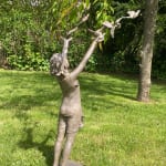 Béatrice Cols, artista belga, artista, scultura, scultura in bronzo, scultura da giardino, Libre, scultura ragazza e uccelli, scultura uccelli in volo, volo di uccelli, scultura in bronzo da giardino, decorazione da giardino, leasing di opere d’arte, investimento in arte, collezione d’arte, arte contemporanea, fine art, fine art fair, Fine Art Fair Wavre, Art Thema, Galleria Art Thema.