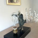 Visionary, escultura de bronce inspirada en la condición humana y las raíces culturales africanas.