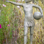 girl, bronze, sculpture, musician, little girl, balloon, ball, playing girl, direction, pointing, figurative sculpture, tenderness, sweetness, art thema